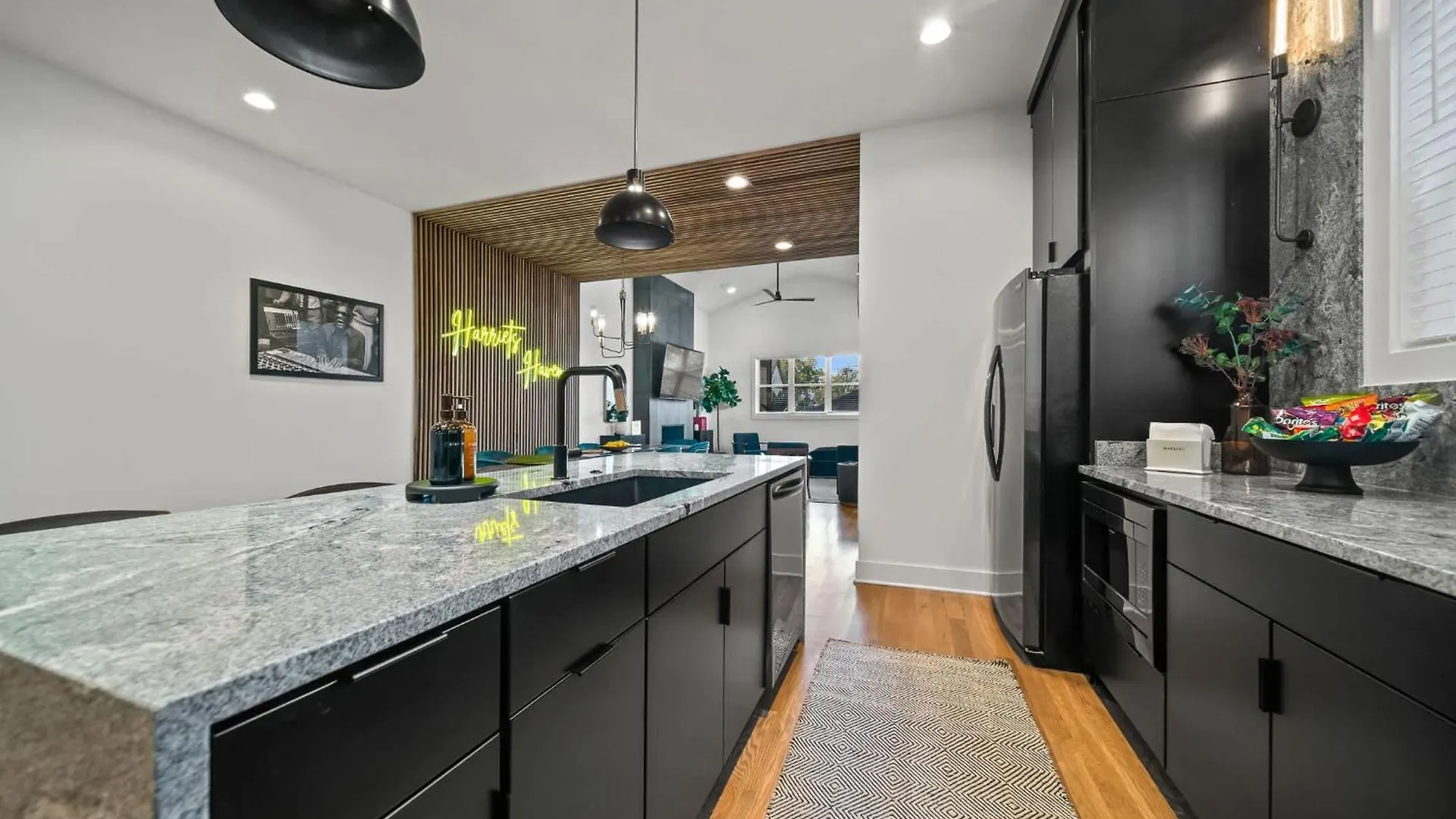 Mid-Century Luxury Rooftop Lounge Near Broadway Nashville Semesterbostad