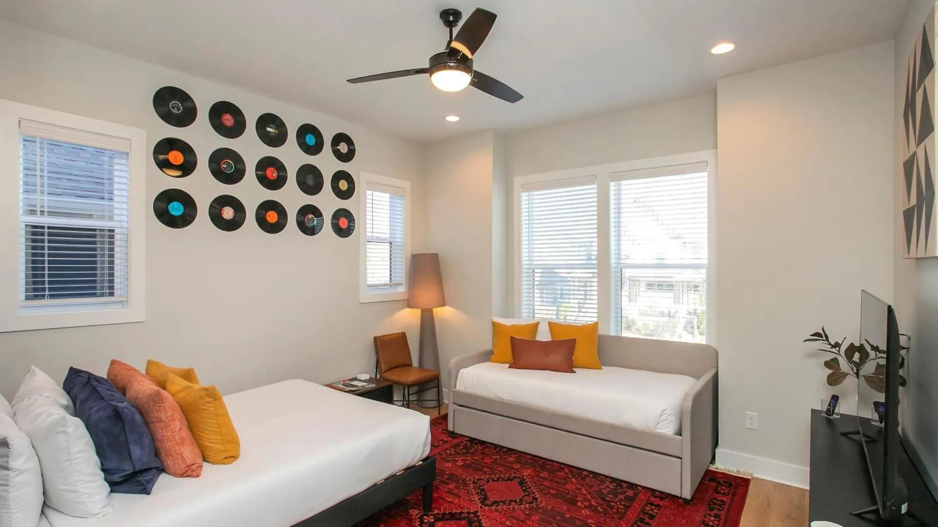 Mid-Century Luxury Rooftop Lounge Near Broadway Nashville 0*,